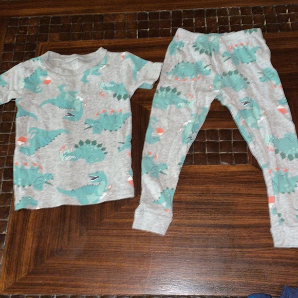 (5) pairs of carters pajamas - Picture 5 of 6
